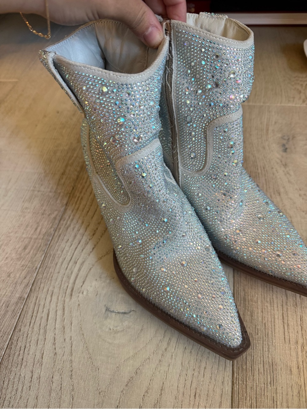 Very G White Crystal-Embellished Pointed-Toe Western Heeled Boots